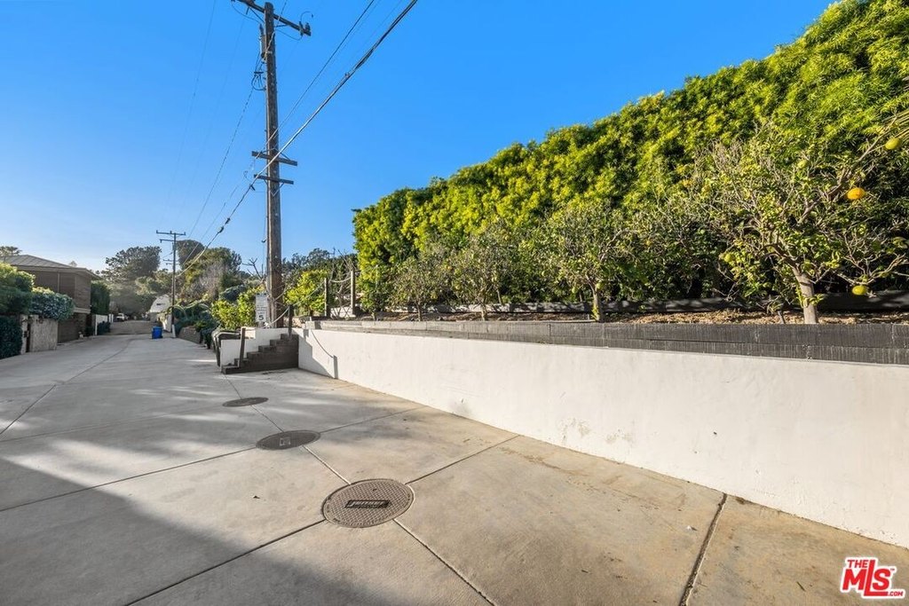 Malibu, California, 90265, United States, 3 Bedrooms Bedrooms, ,2.5 BathroomsBathrooms,Residential,Forsale,2009632