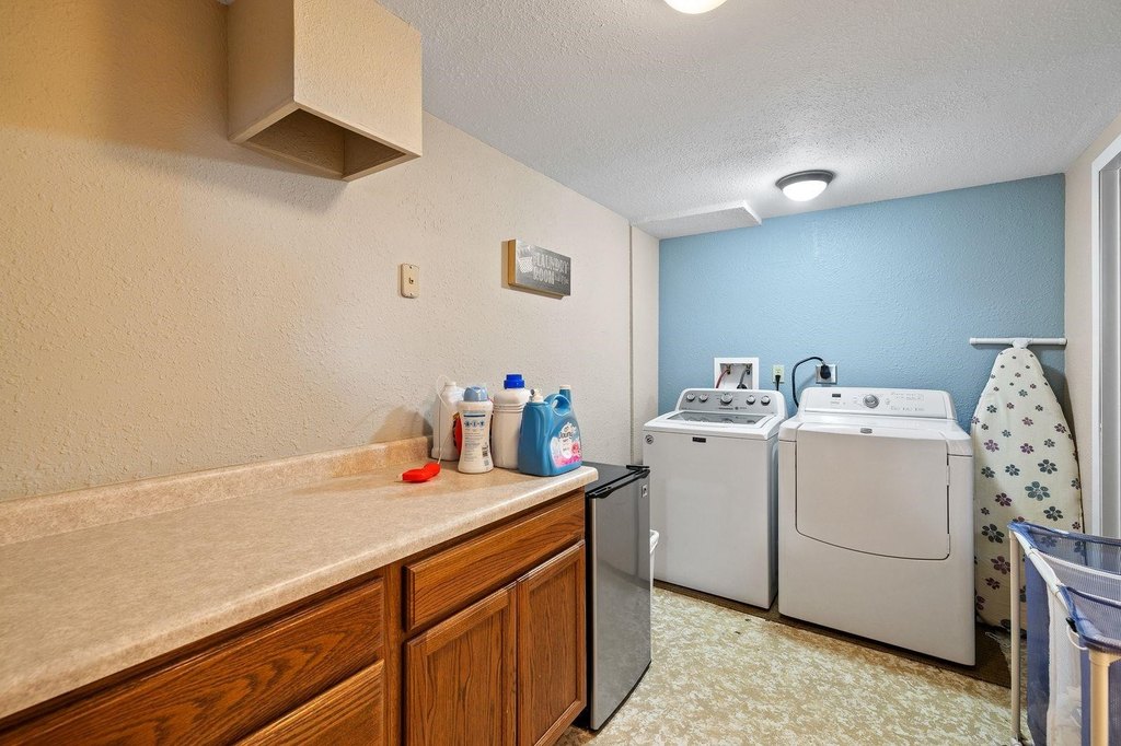 Custer, South Dakota, 57730, United States, 5 Bedrooms Bedrooms, ,2 BathroomsBathrooms,Residential,Forsale,2011080