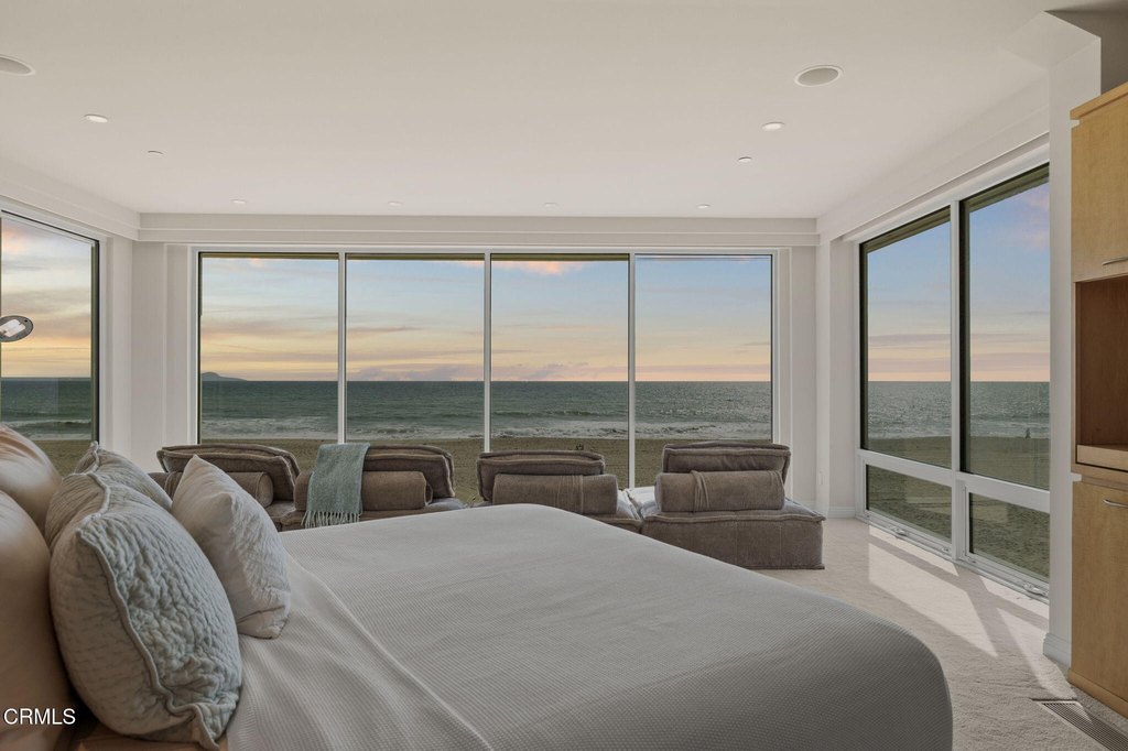 Oxnard, California, 93035, United States, 4 Bedrooms Bedrooms, ,5.5 BathroomsBathrooms,Residential,Forsale,2004314