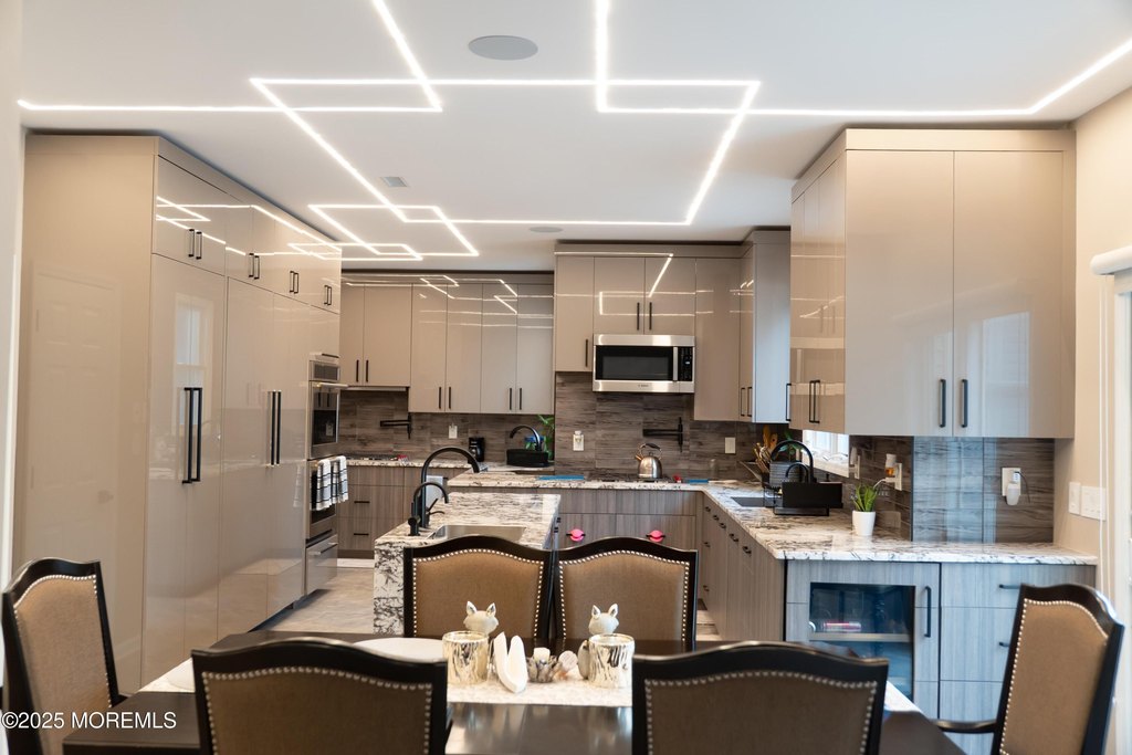 Toms River, New Jersey, 08755, United States, 7 Bedrooms Bedrooms, ,5 BathroomsBathrooms,Residential,Forsale,2008941