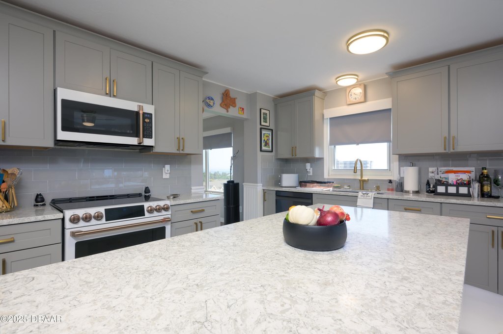 Daytona Beach Shores, Florida, 32118, United States, 3 Bedrooms Bedrooms, ,3 BathroomsBathrooms,Residential,Forsale,1990068