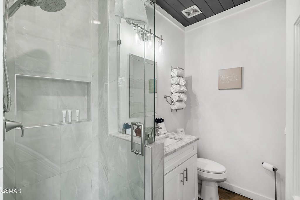 Gatlinburg, Tennessee, 37738, United States, 1 Bedroom Bedrooms, ,2 BathroomsBathrooms,Residential,Forsale,1999465