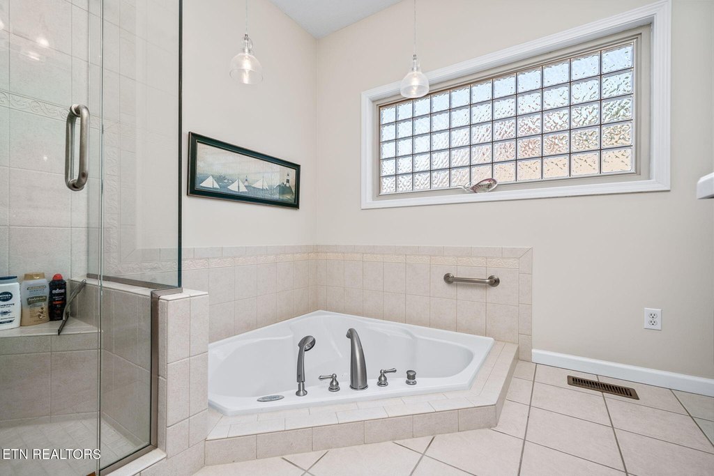 Crossville, Tennessee, 38558, United States, 4 Bedrooms Bedrooms, ,2.5 BathroomsBathrooms,Residential,Forsale,1996605