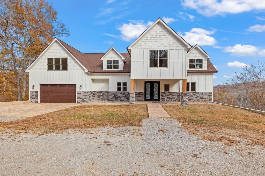 Byrdstown, Tennessee, 38549, United States, 5 Bedrooms Bedrooms, ,4.5 BathroomsBathrooms,Residential,Forsale,1996615