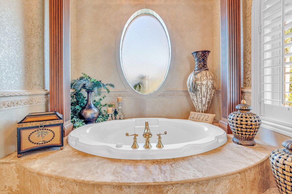 Key Colony, Florida, 33051, United States, 4 Bedrooms Bedrooms, ,5 BathroomsBathrooms,Residential,Forsale,2004354