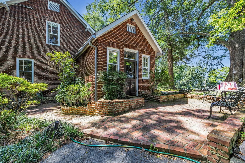 Chattanooga, Tennessee, 37404, United States, 5 Bedrooms Bedrooms, ,4 BathroomsBathrooms,Residential,Forsale,1963589