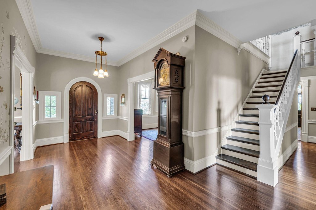 Chattanooga, Tennessee, 37404, United States, 5 Bedrooms Bedrooms, ,4 BathroomsBathrooms,Residential,Forsale,1963589