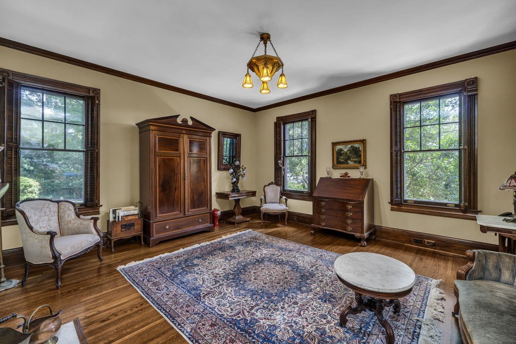 Chattanooga, Tennessee, 37404, United States, 5 Bedrooms Bedrooms, ,4 BathroomsBathrooms,Residential,Forsale,1963589