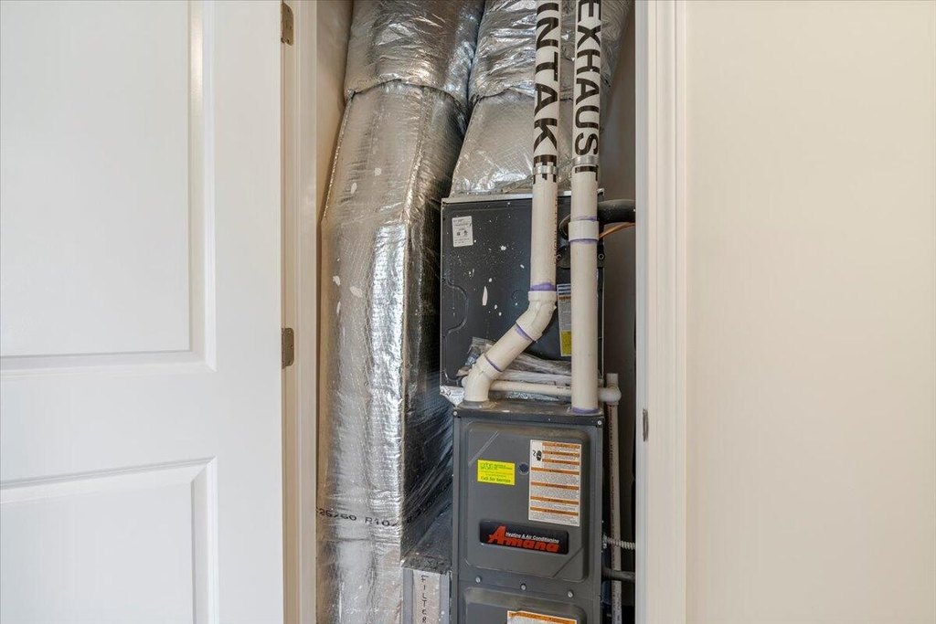 Kittery, Maine, 03904, United States, 2 Bedrooms Bedrooms, ,2 BathroomsBathrooms,Residential,Forsale,1952886