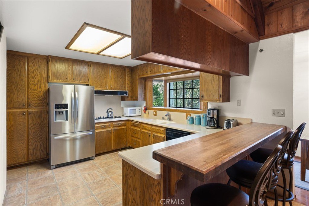 Lake Arrowhead, California, 92352, United States, 5 Bedrooms Bedrooms, ,3.5 BathroomsBathrooms,Residential,Forsale,1953304