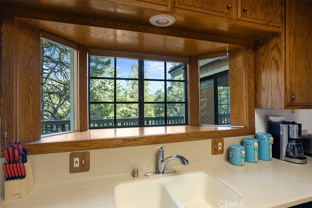 Lake Arrowhead, California, 92352, United States, 5 Bedrooms Bedrooms, ,3.5 BathroomsBathrooms,Residential,Forsale,1953304