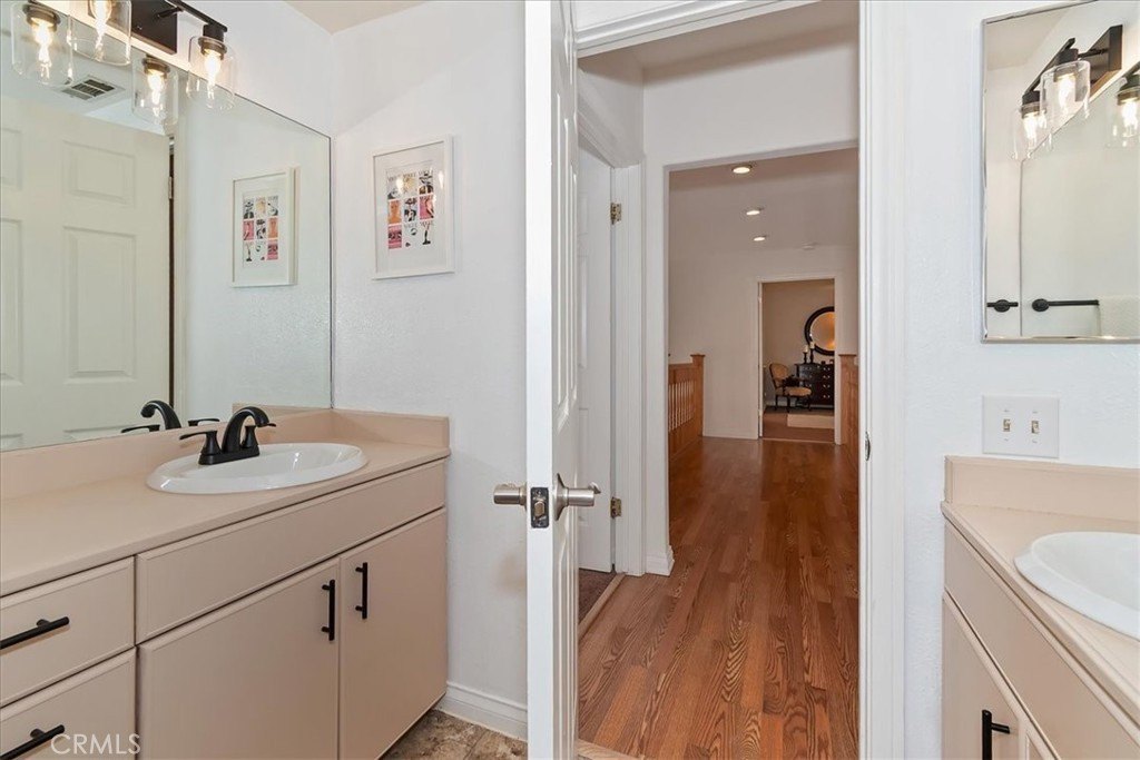 Lake Arrowhead, California, 92352, United States, 4 Bedrooms Bedrooms, ,3 BathroomsBathrooms,Residential,Forsale,2004860