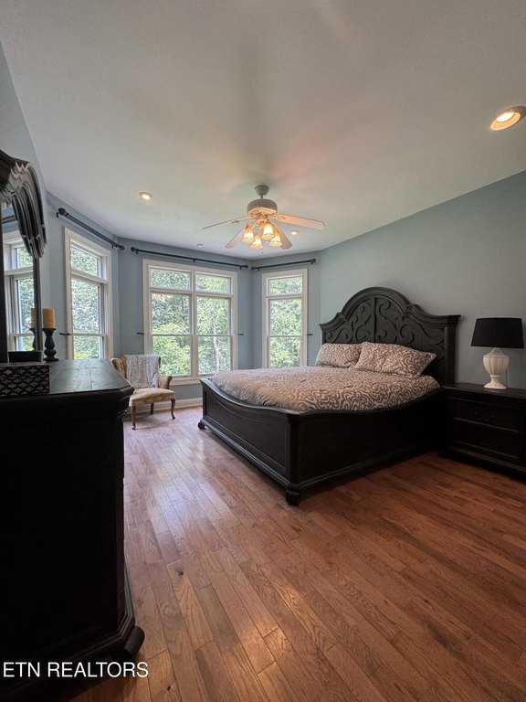 Kingston, Tennessee, 37763, United States, 4 Bedrooms Bedrooms, ,3.5 BathroomsBathrooms,Residential,Forsale,1893802