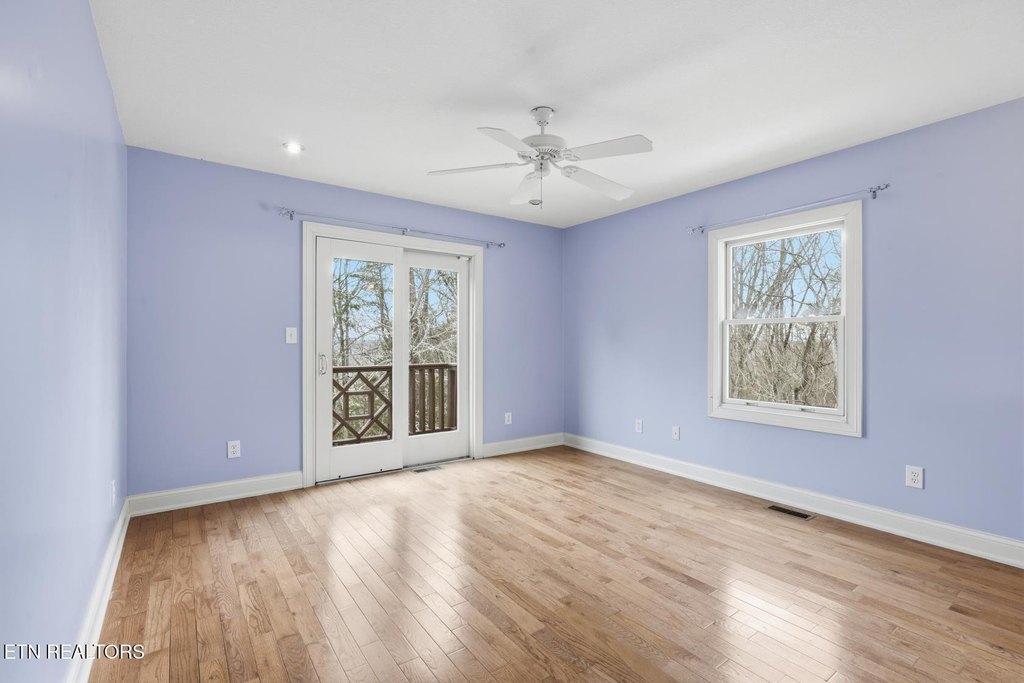 Kingston, Tennessee, 37763, United States, 4 Bedrooms Bedrooms, ,3.5 BathroomsBathrooms,Residential,Forsale,1893802