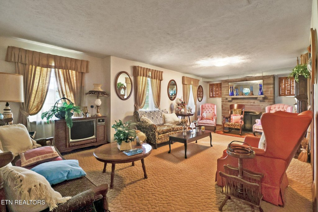 Crossville, Tennessee, 38555, United States, 3 Bedrooms Bedrooms, ,2 BathroomsBathrooms,Residential,Forsale,1952854