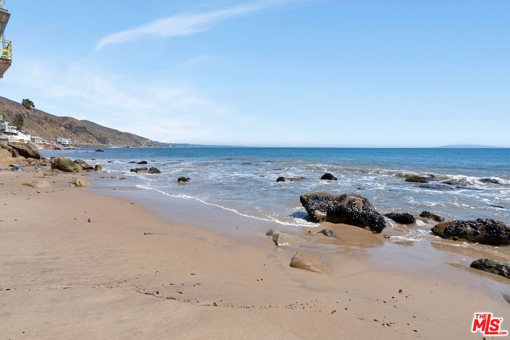 Malibu, California, 90265, United States, 3 Bedrooms Bedrooms, ,3 BathroomsBathrooms,Residential,Forsale,2009630