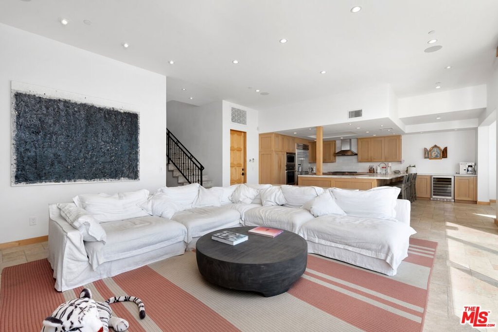 Malibu, California, 90265, United States, 3 Bedrooms Bedrooms, ,3 BathroomsBathrooms,Residential,Forsale,2009630