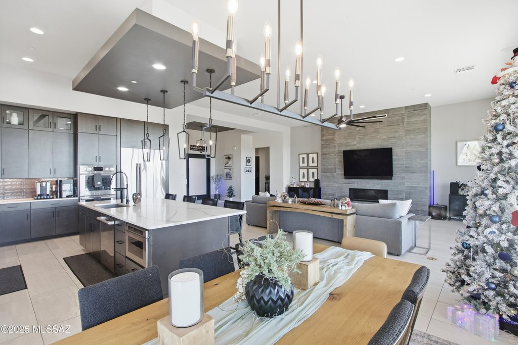 Tucson, Arizona, 85742, United States, 4 Bedrooms Bedrooms, ,4.5 BathroomsBathrooms,Residential,Forsale,2004420