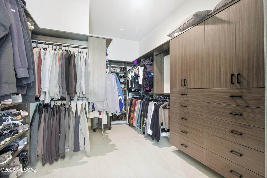 Tucson, Arizona, 85742, United States, 4 Bedrooms Bedrooms, ,4.5 BathroomsBathrooms,Residential,Forsale,2004420