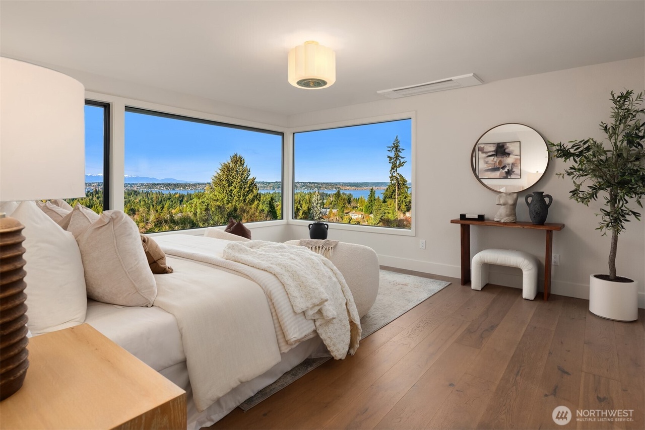 Clyde Hill, Washington, 98004, United States, 5 Bedrooms Bedrooms, ,4 BathroomsBathrooms,Residential,Forsale,2004453