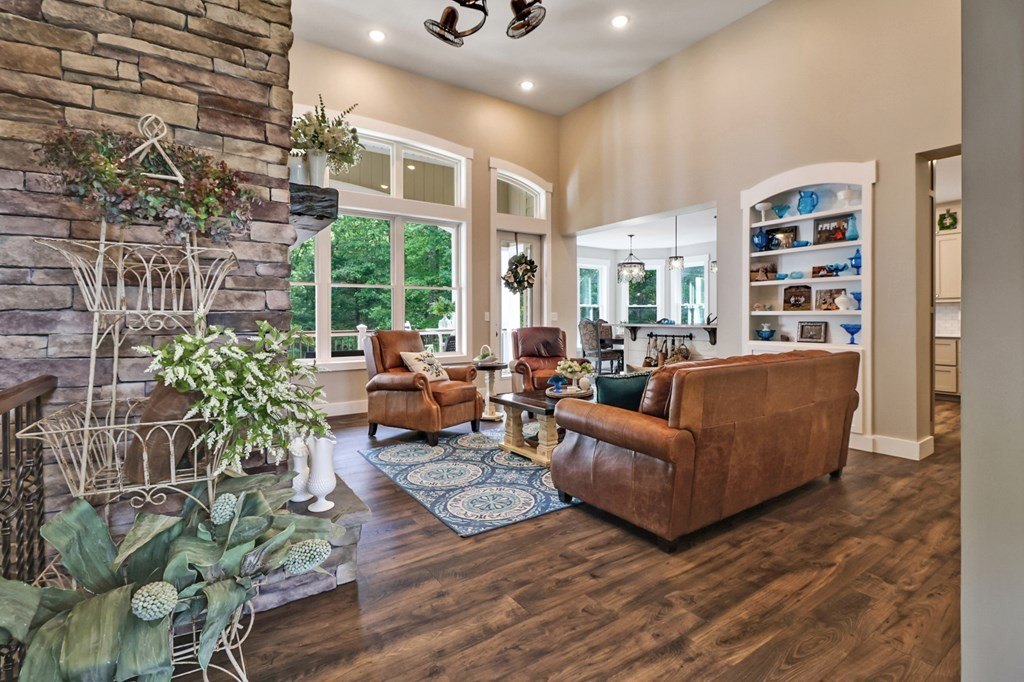 Jamestown, Tennessee, 38556, United States, 4 Bedrooms Bedrooms, ,4 BathroomsBathrooms,Residential,Forsale,1929826