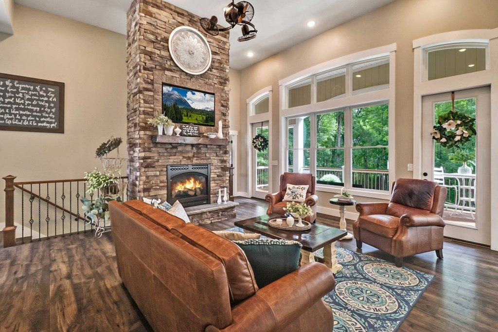 Jamestown, Tennessee, 38556, United States, 4 Bedrooms Bedrooms, ,4 BathroomsBathrooms,Residential,Forsale,1929826