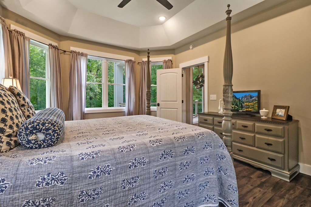 Jamestown, Tennessee, 38556, United States, 4 Bedrooms Bedrooms, ,4 BathroomsBathrooms,Residential,Forsale,1929826