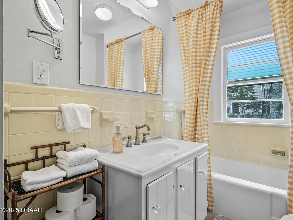 New Smyrna Beach, Florida, 32168, United States, 4 Bedrooms Bedrooms, ,3.5 BathroomsBathrooms,Residential,Forsale,1964579