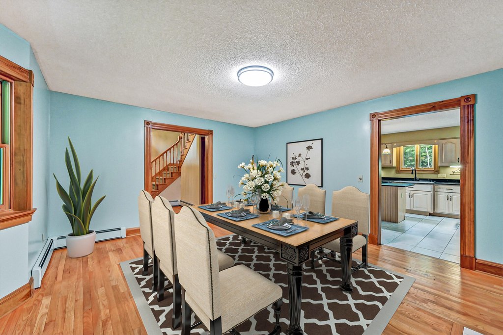 Wayne, Maine, 04284, United States, 4 Bedrooms Bedrooms, ,3 BathroomsBathrooms,Residential,Forsale,2004722