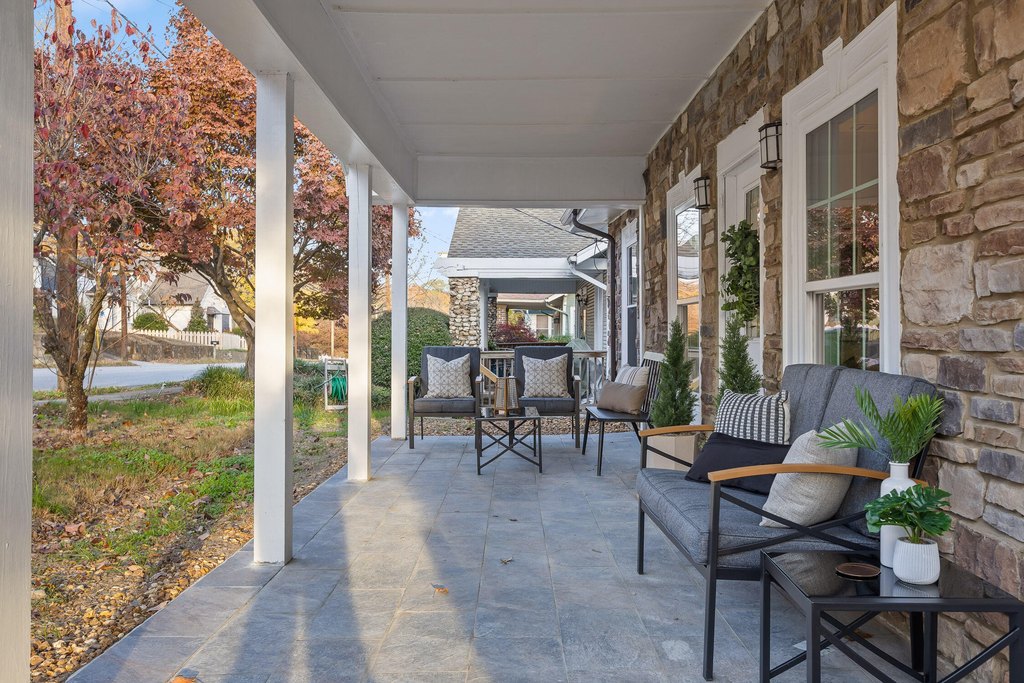 Chattanooga, Tennessee, 37405, United States, 4 Bedrooms Bedrooms, ,4 BathroomsBathrooms,Residential,Forsale,1922162