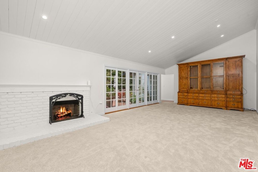 Malibu, California, 90265, United States, 4 Bedrooms Bedrooms, ,2.5 BathroomsBathrooms,Residential,Forsale,2009611