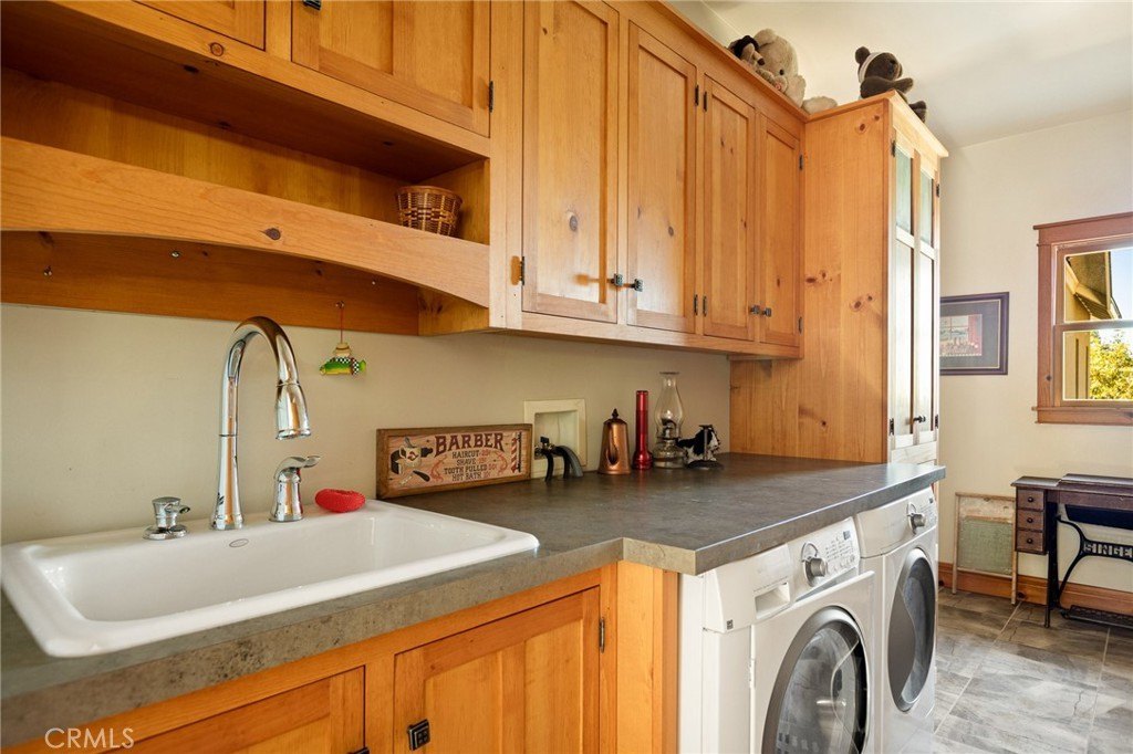 Running Springs, California, 92382, United States, 2 Bedrooms Bedrooms, ,3 BathroomsBathrooms,Residential,Forsale,1971043