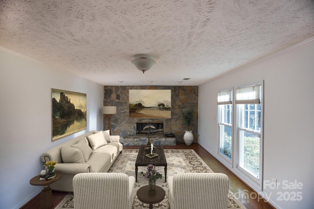 Hendersonville, North Carolina, 28792, United States, 3 Bedrooms Bedrooms, ,3 BathroomsBathrooms,Residential,Forsale,1960261