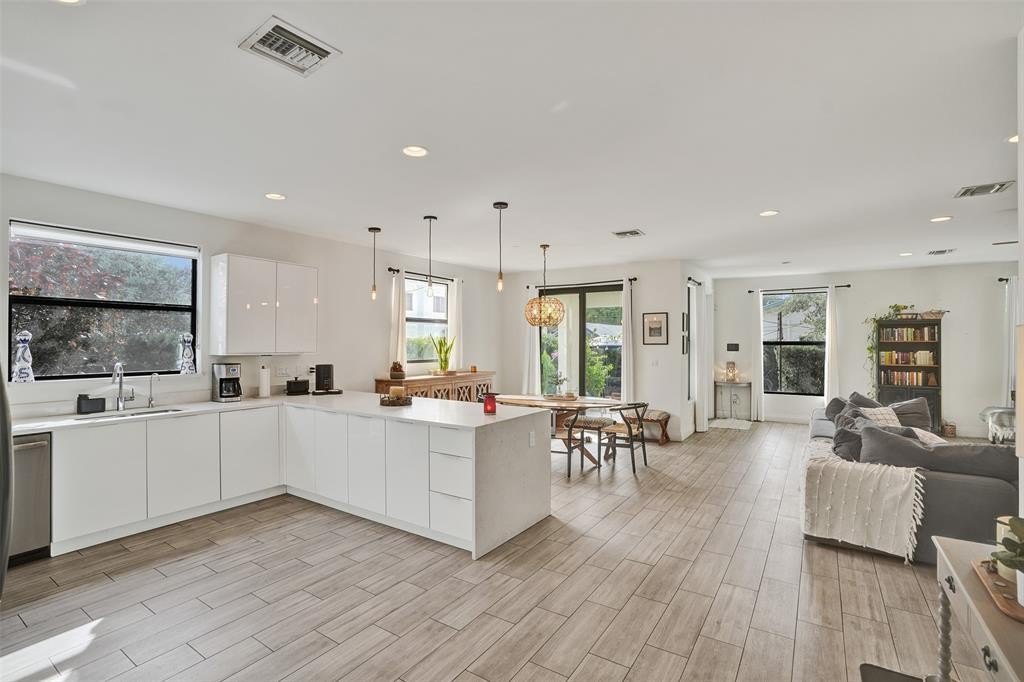 Fort Lauderdale, Florida, 33304, United States, 3 Bedrooms Bedrooms, ,2.5 BathroomsBathrooms,Residential,Forsale,2011621