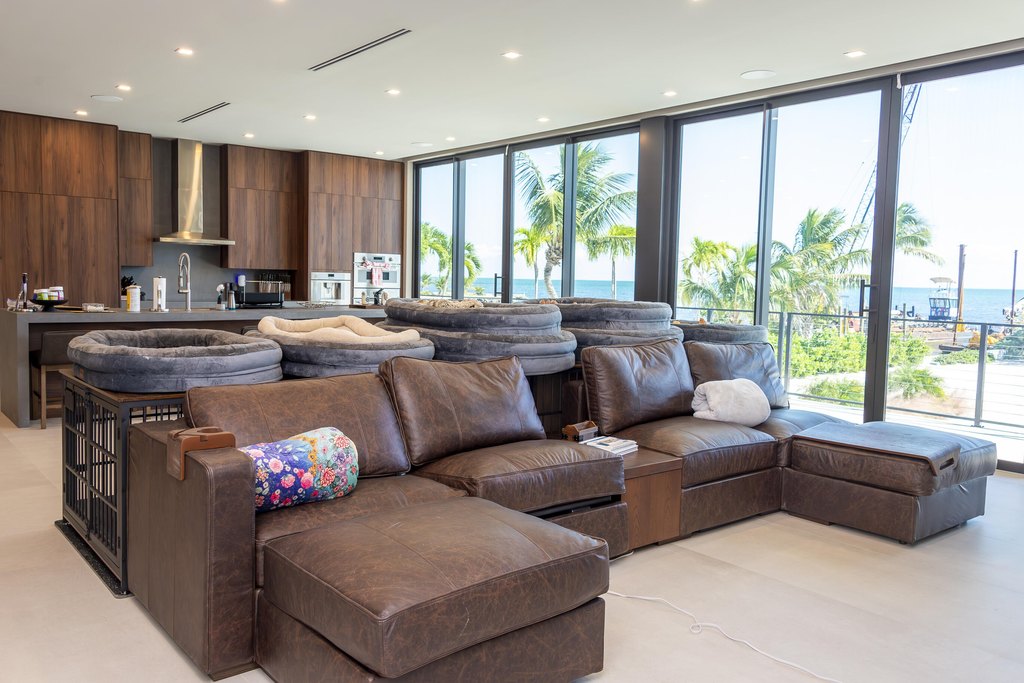 ISLAMORADA, Florida, 33036, United States, 5 Bedrooms Bedrooms, ,5.5 BathroomsBathrooms,Residential,Forsale,2011125