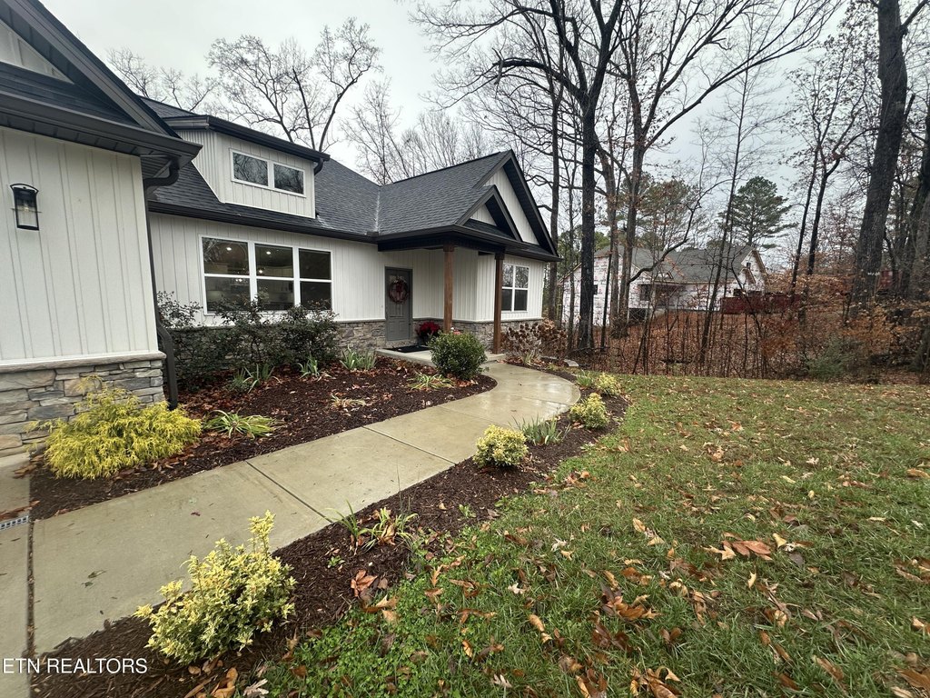 Loudon, Tennessee, 37774, United States, 3 Bedrooms Bedrooms, ,2 BathroomsBathrooms,Residential,Forsale,1999439