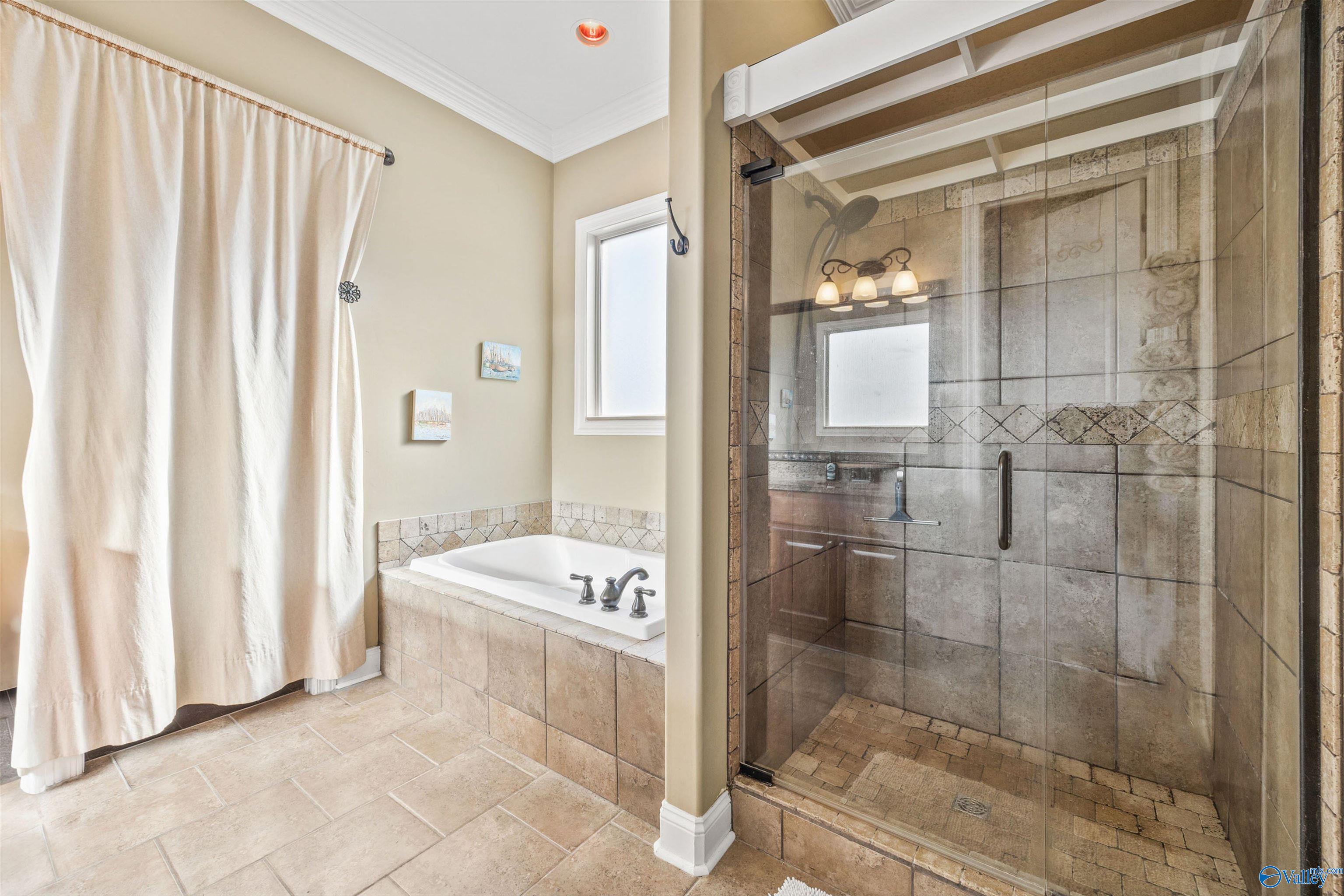 Owens Cross Roads, Alabama, 35763, United States, 5 Bedrooms Bedrooms, ,3.5 BathroomsBathrooms,Residential,Forsale,2007708