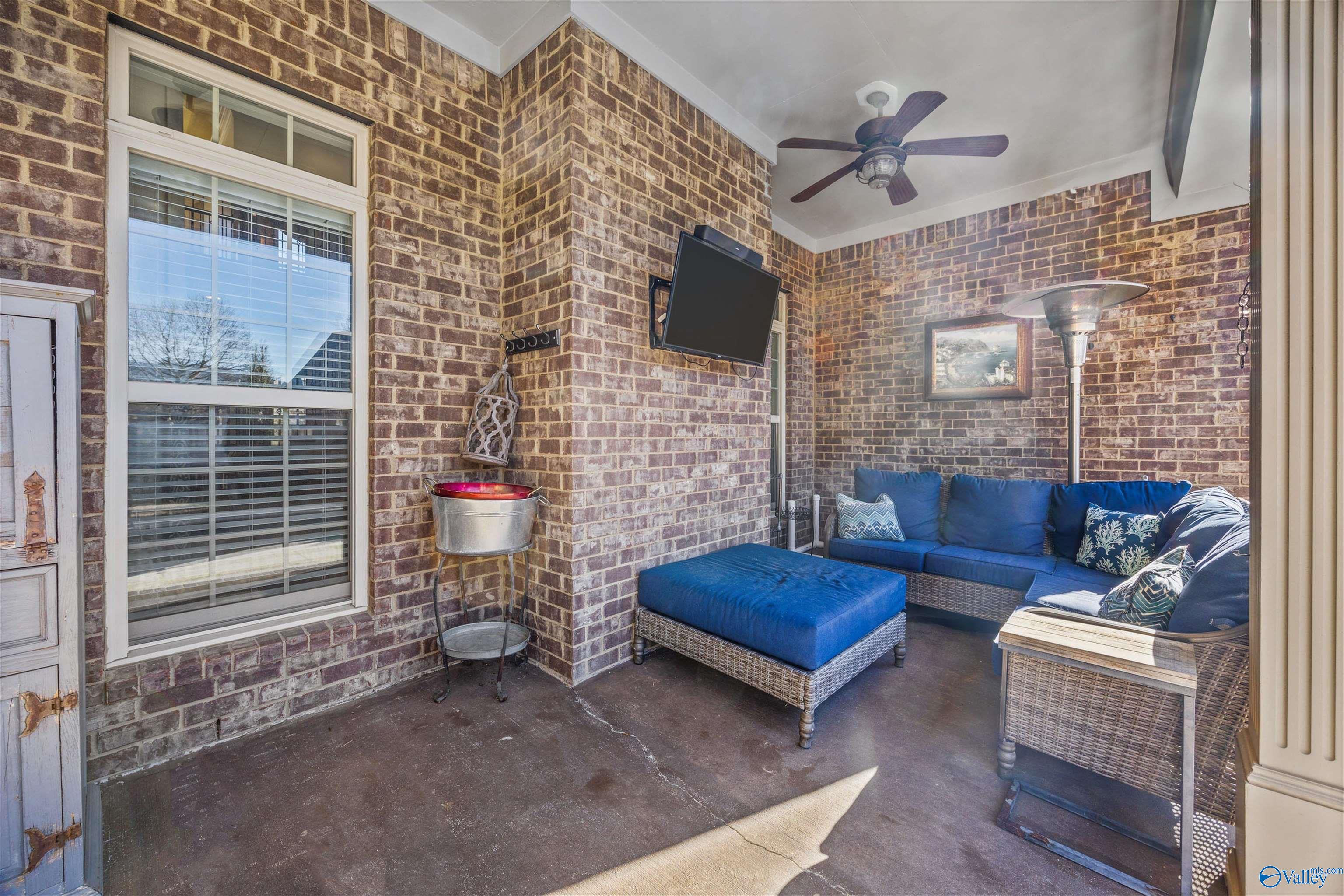 Owens Cross Roads, Alabama, 35763, United States, 5 Bedrooms Bedrooms, ,3.5 BathroomsBathrooms,Residential,Forsale,2007708