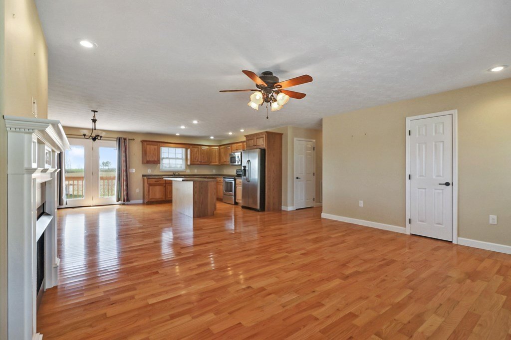 Jamestown, Tennessee, 38556, United States, 2 Bedrooms Bedrooms, ,2 BathroomsBathrooms,Residential,Forsale,1886027