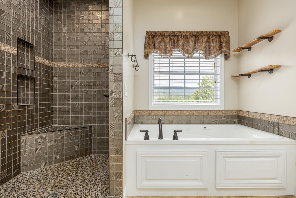 Trenton, Georgia, 30752, United States, 5 Bedrooms Bedrooms, ,4.5 BathroomsBathrooms,Residential,Forsale,2004699