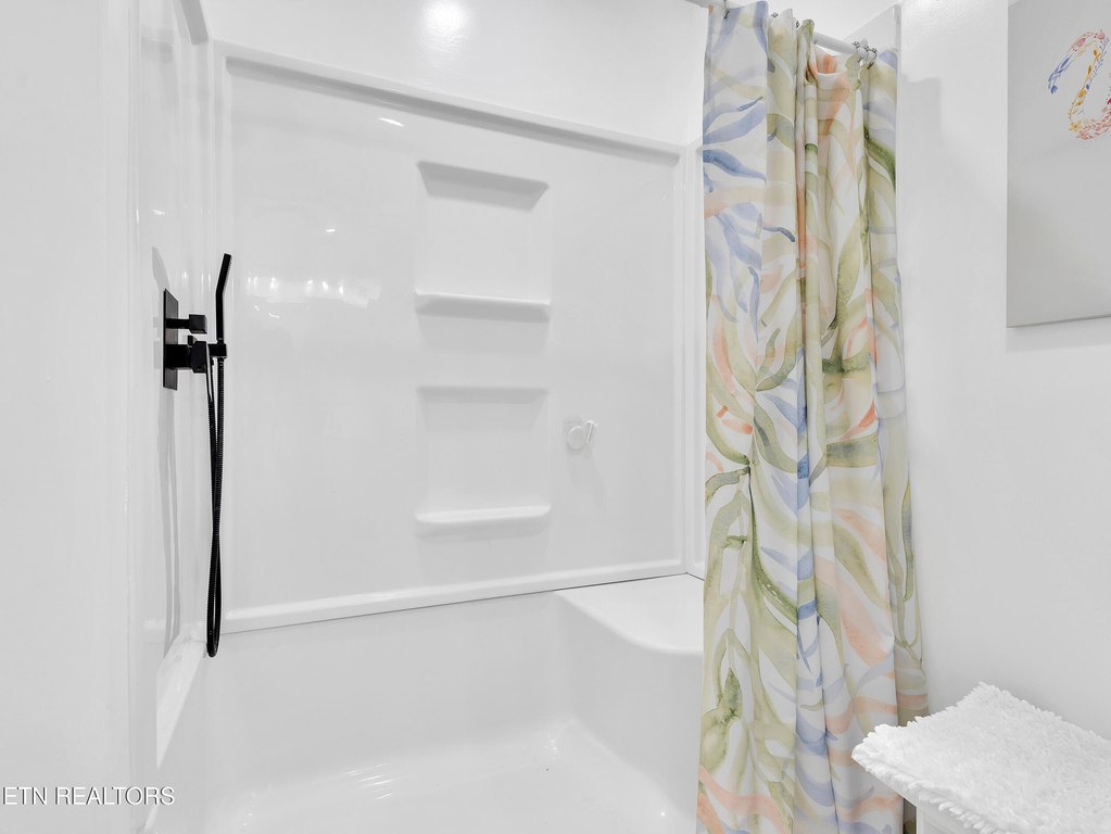 Knoxville, Tennessee, 37920, United States, 3 Bedrooms Bedrooms, ,5.5 BathroomsBathrooms,Residential,Forsale,1959681