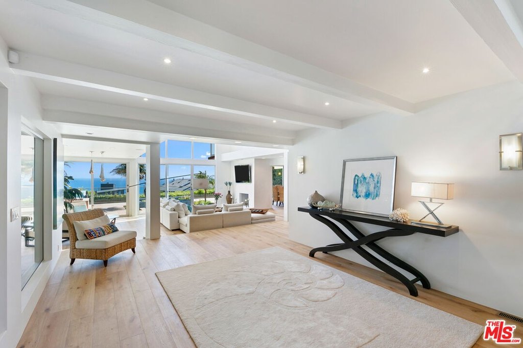 Malibu, California, 90265, United States, 3 Bedrooms Bedrooms, ,4 BathroomsBathrooms,Residential,Forsale,2001433