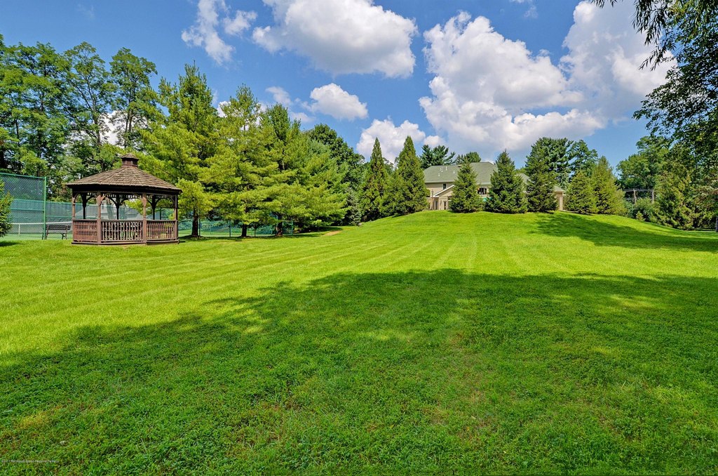 Holmdel, New Jersey, 07733, United States, 5 Bedrooms Bedrooms, ,6.5 BathroomsBathrooms,Residential,Forsale,2012947