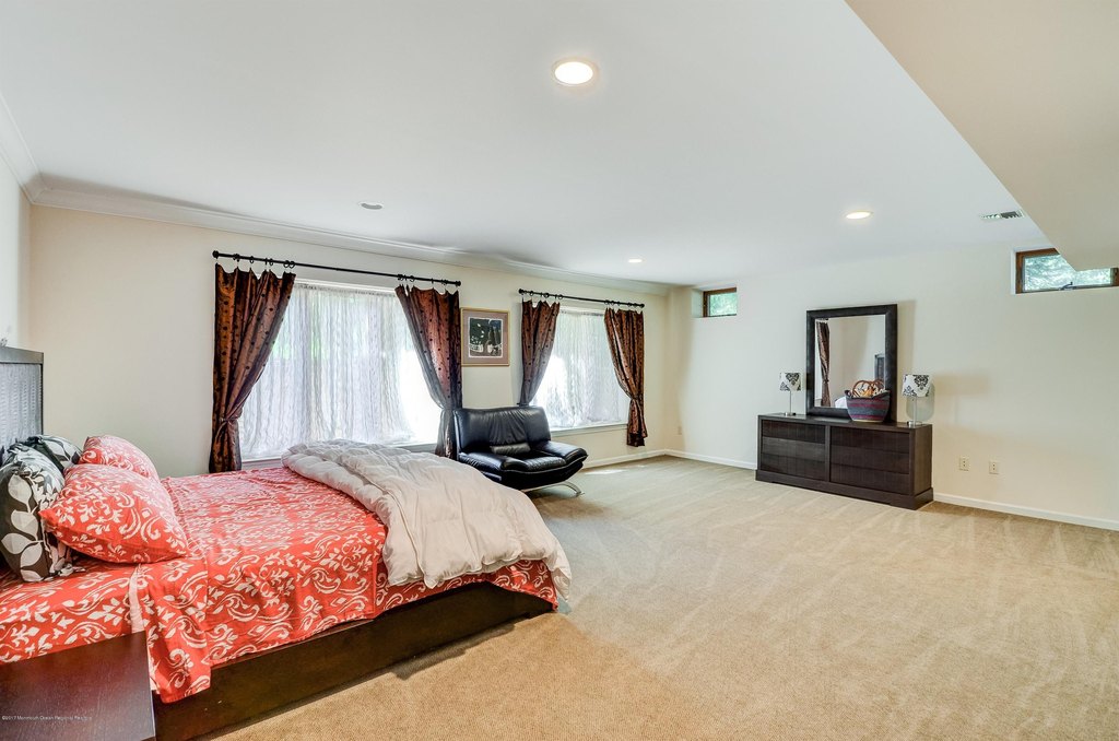 Holmdel, New Jersey, 07733, United States, 5 Bedrooms Bedrooms, ,6.5 BathroomsBathrooms,Residential,Forsale,2012947