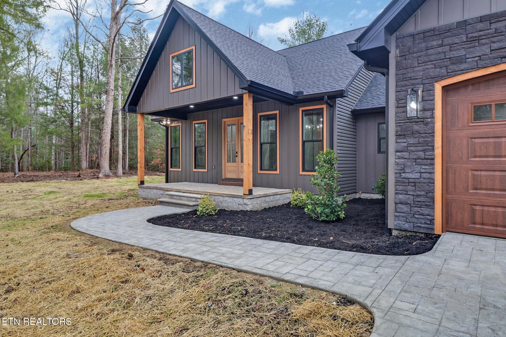 Jamestown, Tennessee, 38556, United States, 3 Bedrooms Bedrooms, ,2 BathroomsBathrooms,Residential,Forsale,2010945