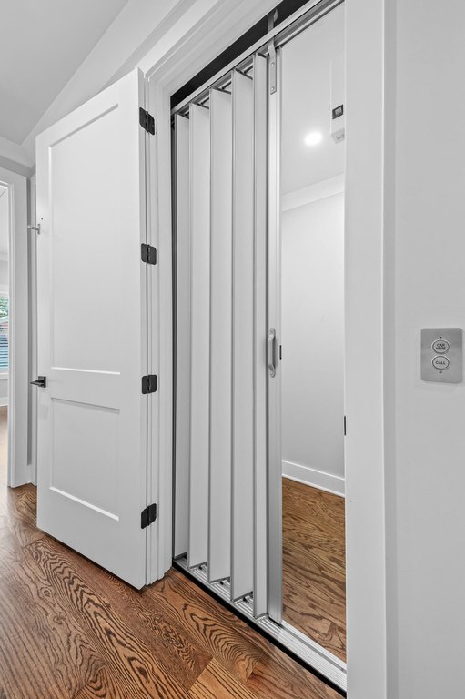 Chattanooga, Tennessee, 37403, United States, 4 Bedrooms Bedrooms, ,4.5 BathroomsBathrooms,Residential,Forsale,2009544