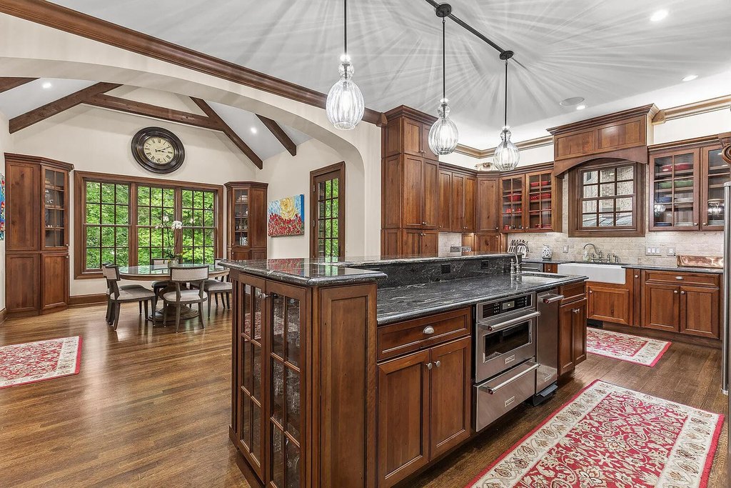 Signal Mountain, Tennessee, 37377, United States, 6 Bedrooms Bedrooms, ,6.5 BathroomsBathrooms,Residential,Forsale,1922158