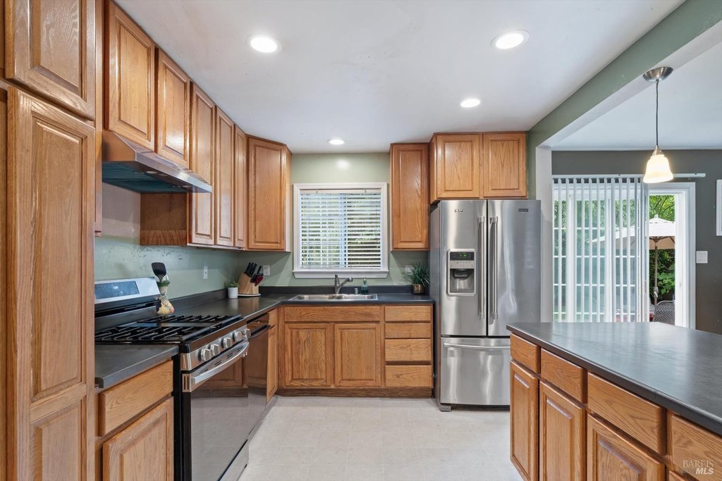 Santa Rosa, California, 95407, United States, 2 Bedrooms Bedrooms, ,1 BathroomBathrooms,Residential,Forsale,1985915