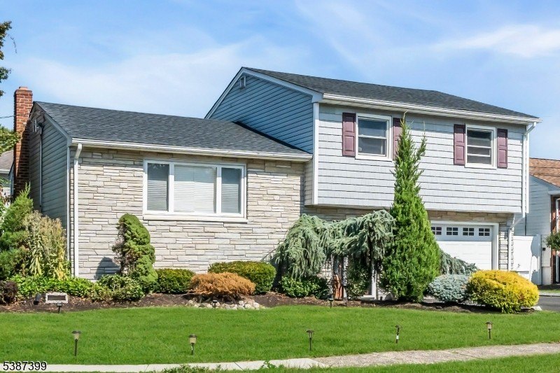 Linden City, New Jersey, 07036, United States, 3 Bedrooms Bedrooms, ,2 BathroomsBathrooms,Residential,Forsale,1994039