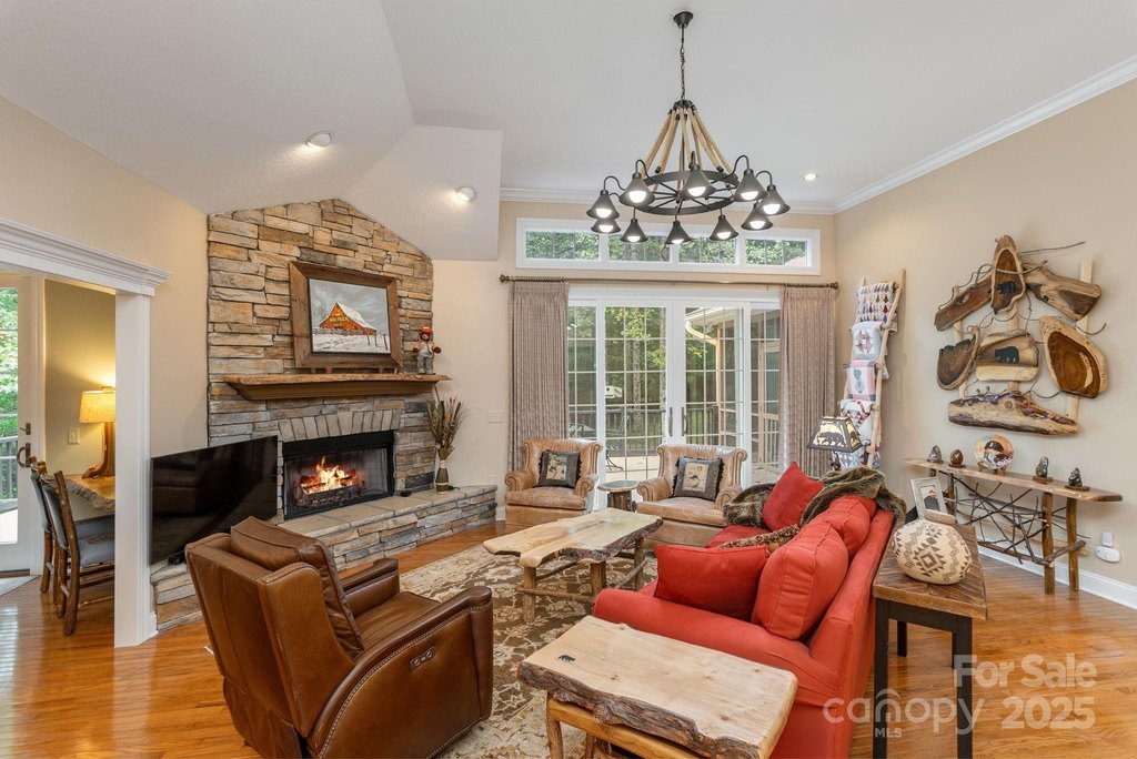 Flat Rock, North Carolina, 28731, United States, 3 Bedrooms Bedrooms, ,3 BathroomsBathrooms,Residential,Forsale,1985995